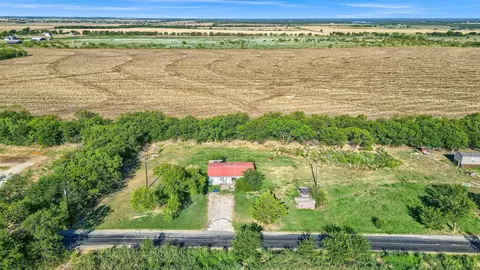1857 Scoggins Rd, Pilot Point, TX 76258