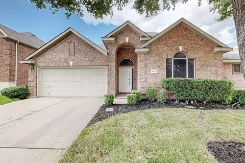 2320 Merlin Dr, Grand Prairie, TX 75052