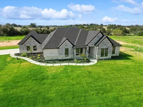 5001 Glenoaks Ct, Weatherford, TX 76088