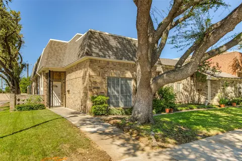 3001 Stonehenge Ln, Carrollton, TX 75006