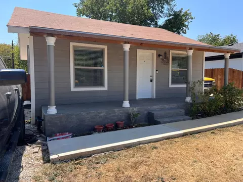 2911 NW 24th St, Fort Worth, TX 76106