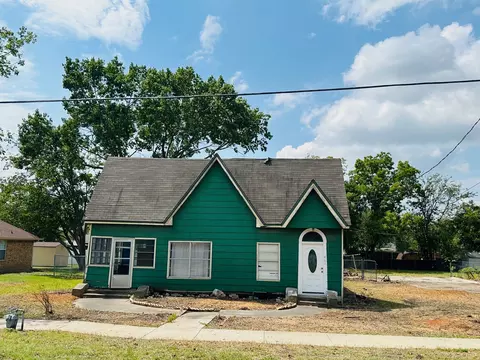 462 S Waco St, Van Alstyne, TX 75495