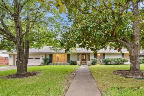 908 Bryn Mawr St, Corsicana, TX 75110