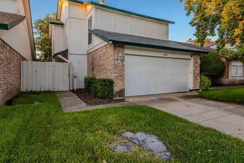 2805 Southern Cross Dr, Garland, TX 75044