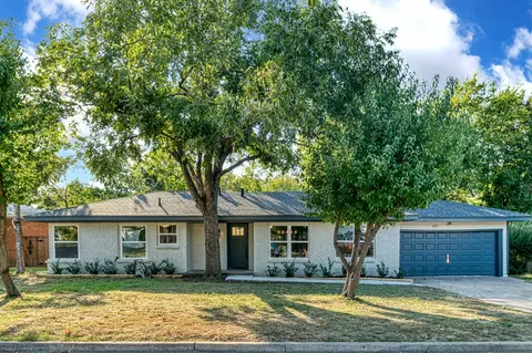 2733 Spruce Park Dr, Richland Hills, TX 76118