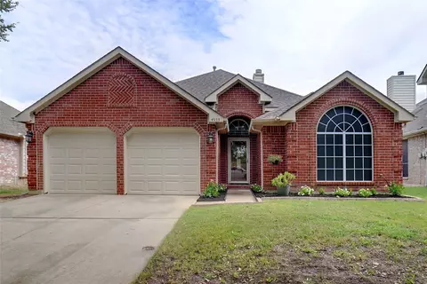 4933 Great Divide Dr, Fort Worth, TX 76137