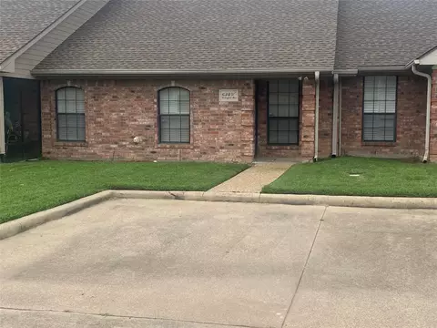 634 Mockingbird Pl, Corsicana, TX 75110