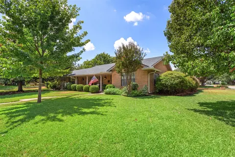 3700 Parkcrest Ct, Fort Worth, TX 76109