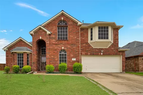 311 Larkspur Ct, Grand Prairie, TX 75052