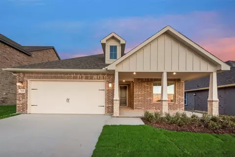 708 Juneau St, Gainesville, TX 76240