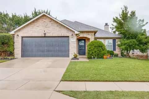 8817 Elk Creek Ln, Fort Worth, TX 76123