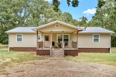 3227 E 2120 Rd, Hugo, OK 74743