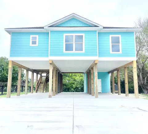 449 Swan Point Marina Rd, Seadrift, TX 77983