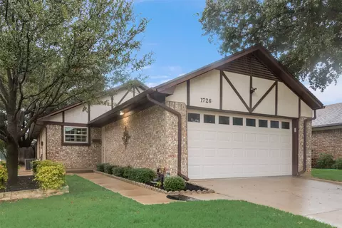1726 Red Bud Ln, Euless, TX 76039