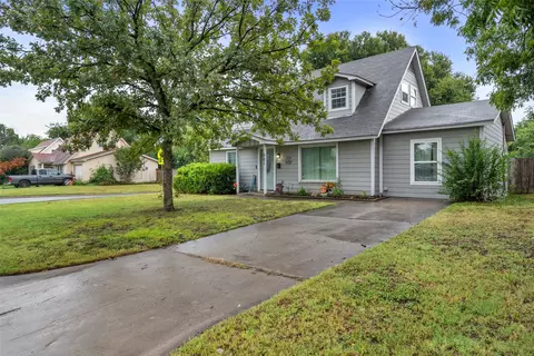 501 NW Newton Dr, Burleson, TX 76028