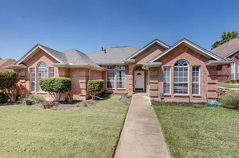 7345 Cottonwood Ct, North Richland Hills, TX 76182