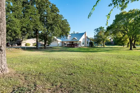 317 Kiowa Dr E, Lake Kiowa, TX 76240
