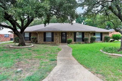 1705 Queensborough Dr, Arlington, TX 76015