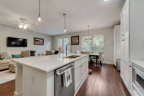 Kitchen - 923 Brook Forest Ln, Euless, TX 76039 photo 3 of 4