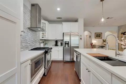 Kitchen - 923 Brook Forest Ln, Euless, TX 76039 photo 4 of 4