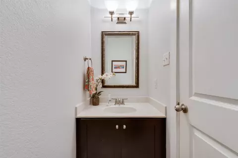 Bath - 923 Brook Forest Ln, Euless, TX 76039 photo 1 of 5