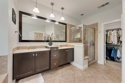 Bath - 923 Brook Forest Ln, Euless, TX 76039 photo 3 of 5