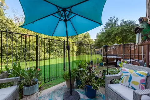 Exterior - 923 Brook Forest Ln, Euless, TX 76039 photo 4 of 6