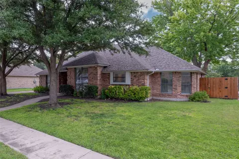 8119 Meadowside Dr, Benbrook, TX 76116
