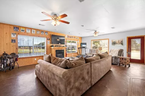 109 W Commerce St, Gustine, TX 76455 photo 8