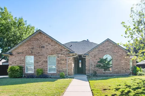 1244 Windy Meadows Dr, Burleson, TX 76028