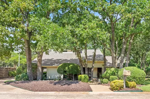 4 Troon Dr, Trophy Club, TX 76262
