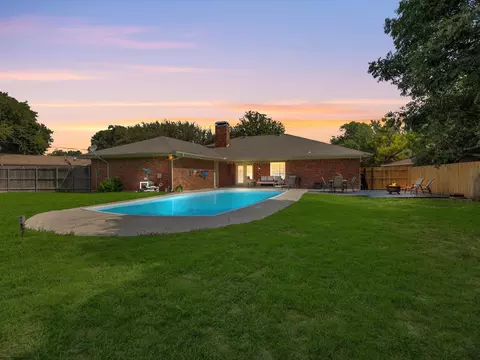 4421 Cartagena Dr, Fort Worth, TX 76133