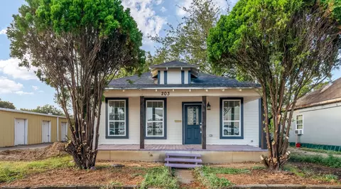 203 W Walnut St, Hillsboro, TX 76645