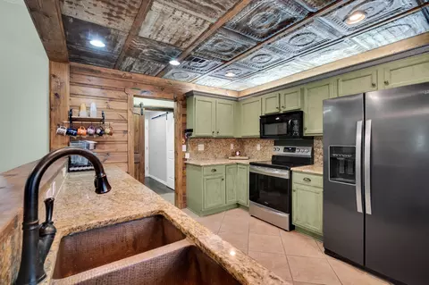 332 Leisure Ln, Waxahachie, TX 75165