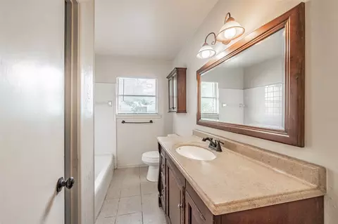 Bath - 212 E 5th St, Springtown, TX 76082 photo 1 of 4
