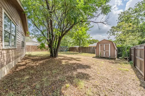 Exterior - 212 E 5th St, Springtown, TX 76082 photo 7 of 14