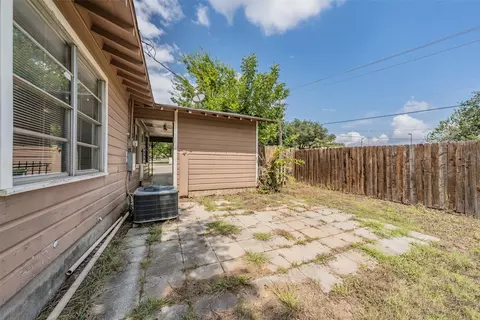 Exterior - 212 E 5th St, Springtown, TX 76082 photo 8 of 14