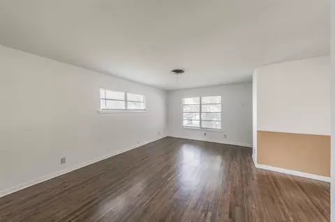 Living - 212 E 5th St, Springtown, TX 76082 photo 3 of 7