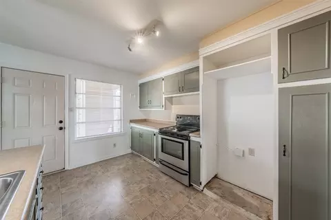 Kitchen - 212 E 5th St, Springtown, TX 76082 photo 6 of 8