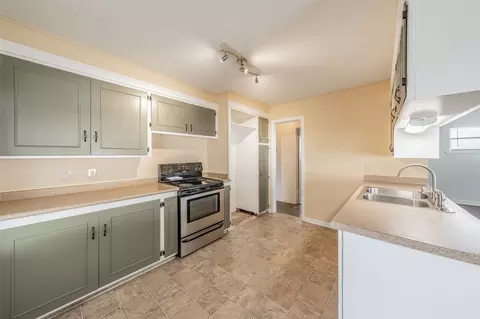 Kitchen - 212 E 5th St, Springtown, TX 76082 photo 3 of 8
