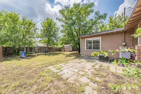 Exterior - 212 E 5th St, Springtown, TX 76082 photo 3 of 14