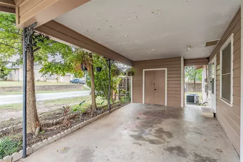 Exterior - 212 E 5th St, Springtown, TX 76082 photo 2 of 14