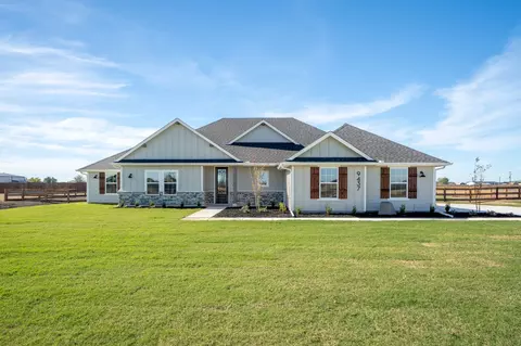 9437 Bluestem Ln, Dish, TX 76247