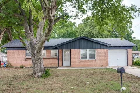 1300 Britton Ave, Fort Worth, TX 76115
