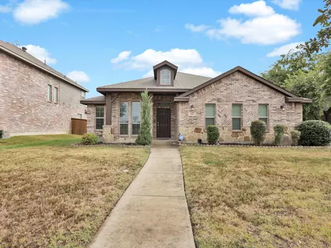 912 Mockingbird Ln, Glenn Heights, TX 75154