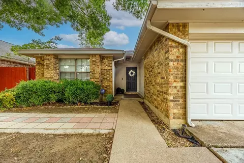 201 Caprock Dr, Arlington, TX 76018