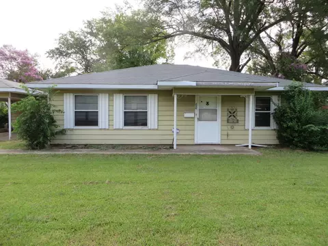 502 S Spruce St, Vivian, LA 71082