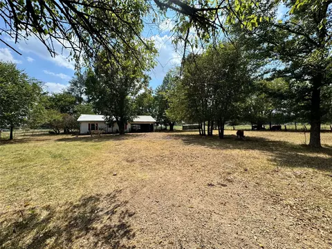 1300 E Fairview, Blossom, TX 75416