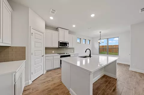 Kitchen - 1908 Nightfall Dr, Venus, TX 76084 photo 4 of 4