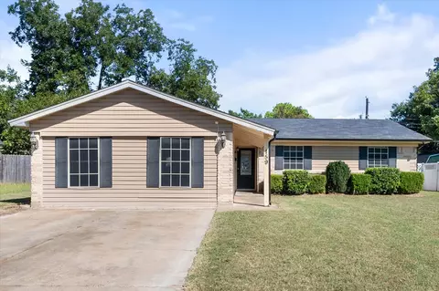159 SE Gardens Blvd, Burleson, TX 76028